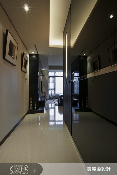 由於屋主常往返澳洲和台灣,原始空間的格局及風格,並